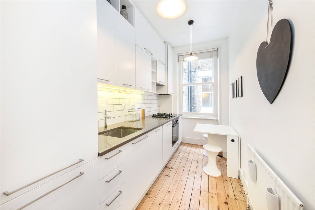 Property photo 2 of 7 Kitchen