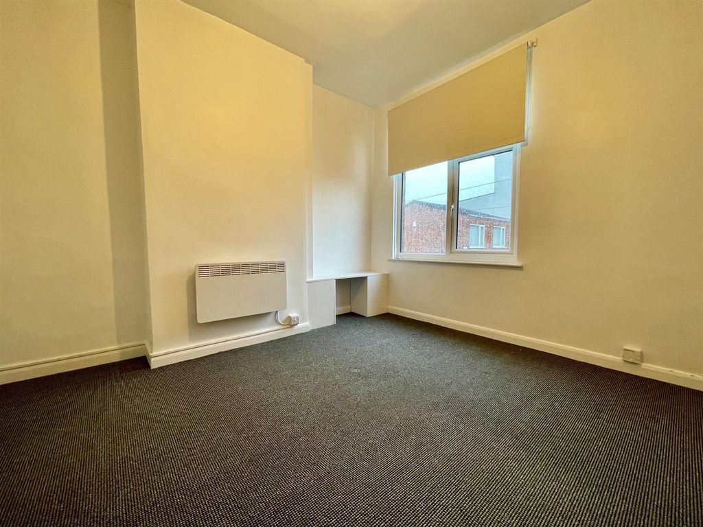 Property photo 3 of 4 Bedsitting Room