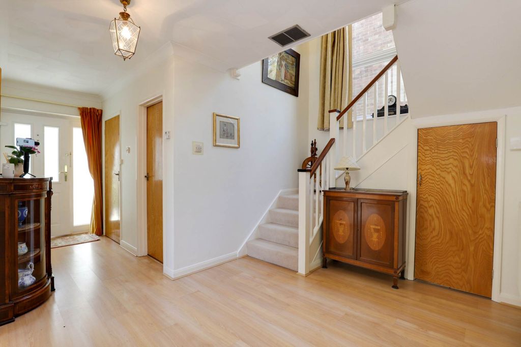Property photo 3 of 35