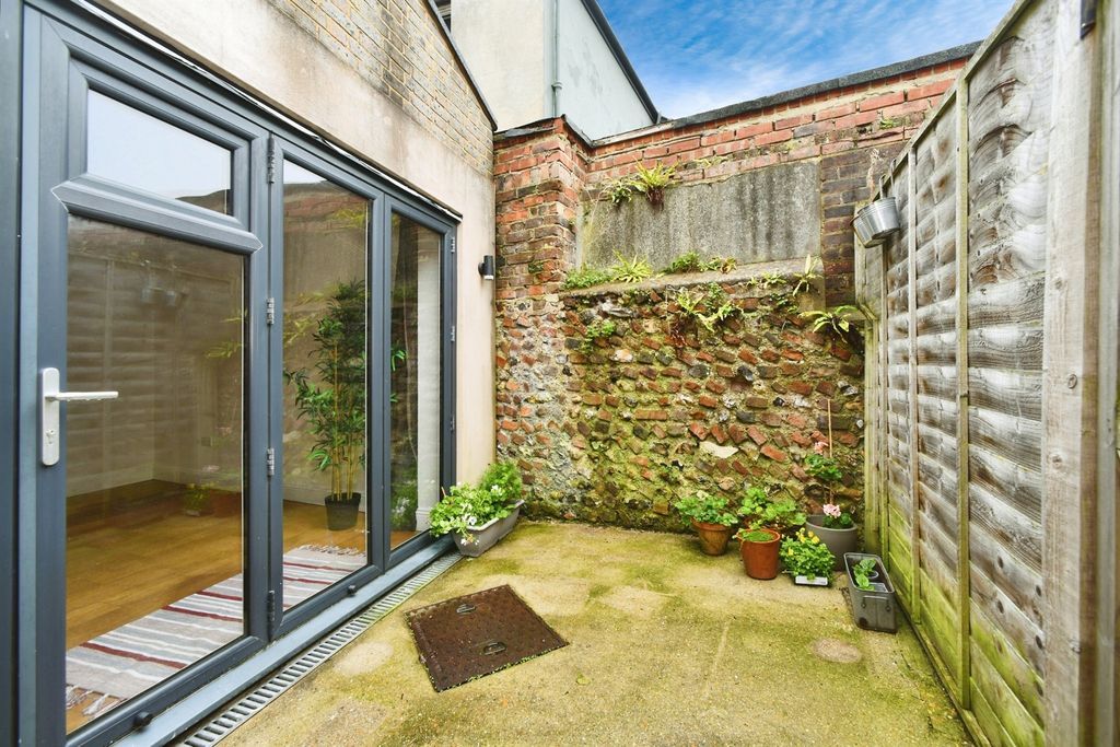 Property photo 3 of 17