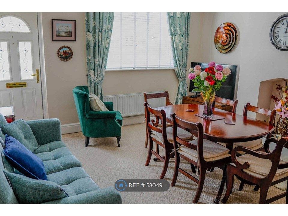 Property photo 3 of 16 Spacious Front Room