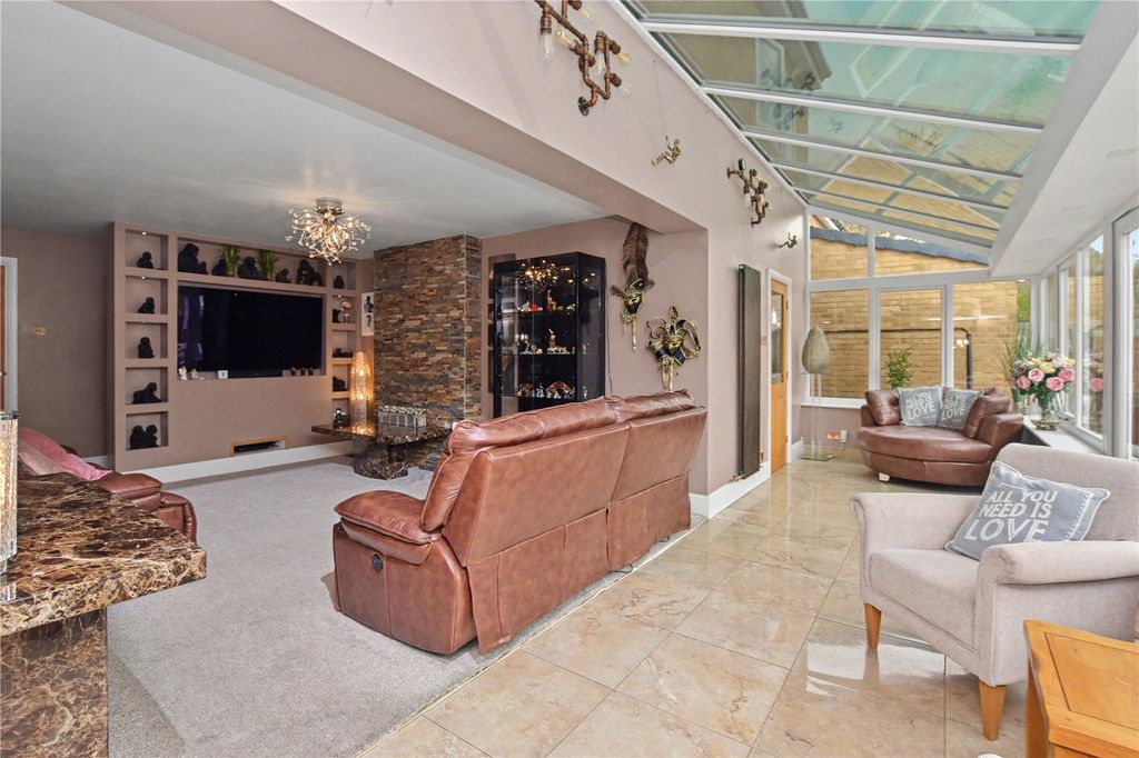 Property photo 2 of 23 Picture No. 14