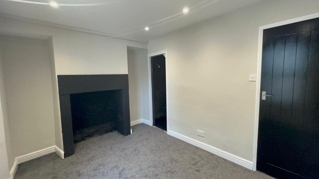 Property photo 3 of 14 Property Photo