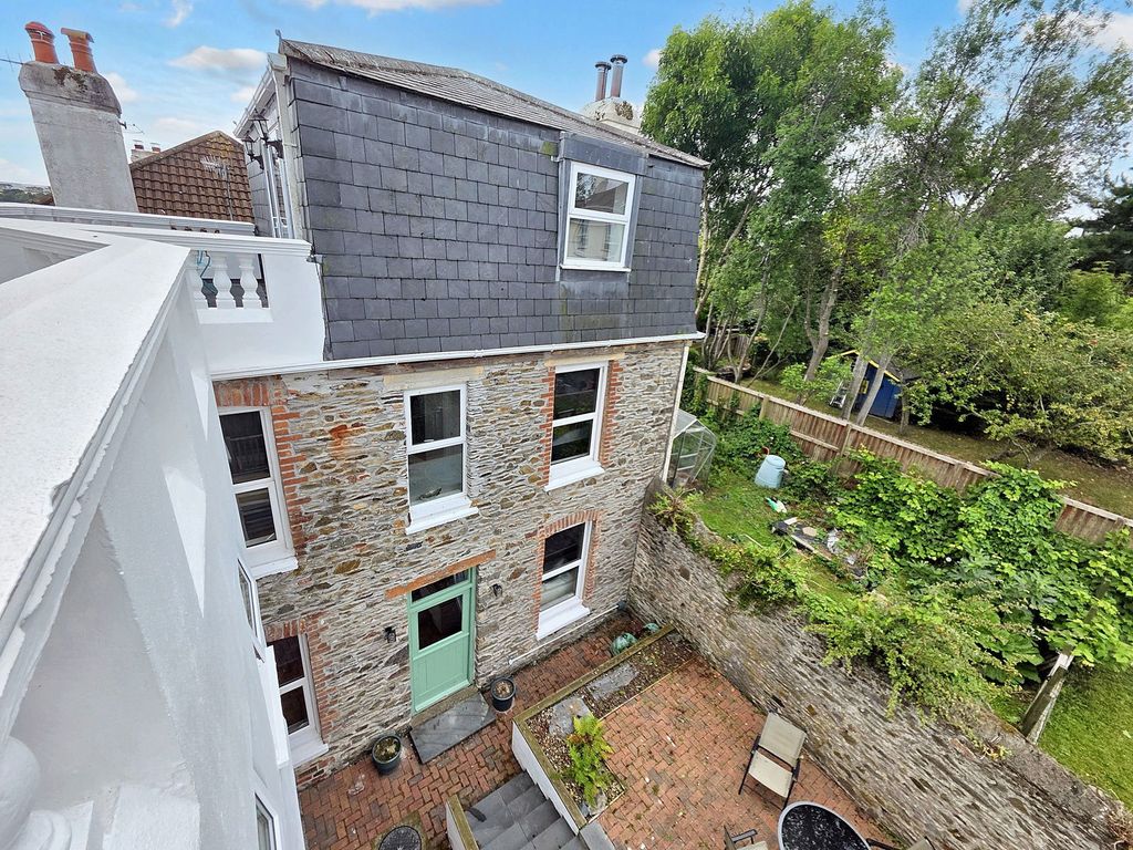 Property photo 2 of 19