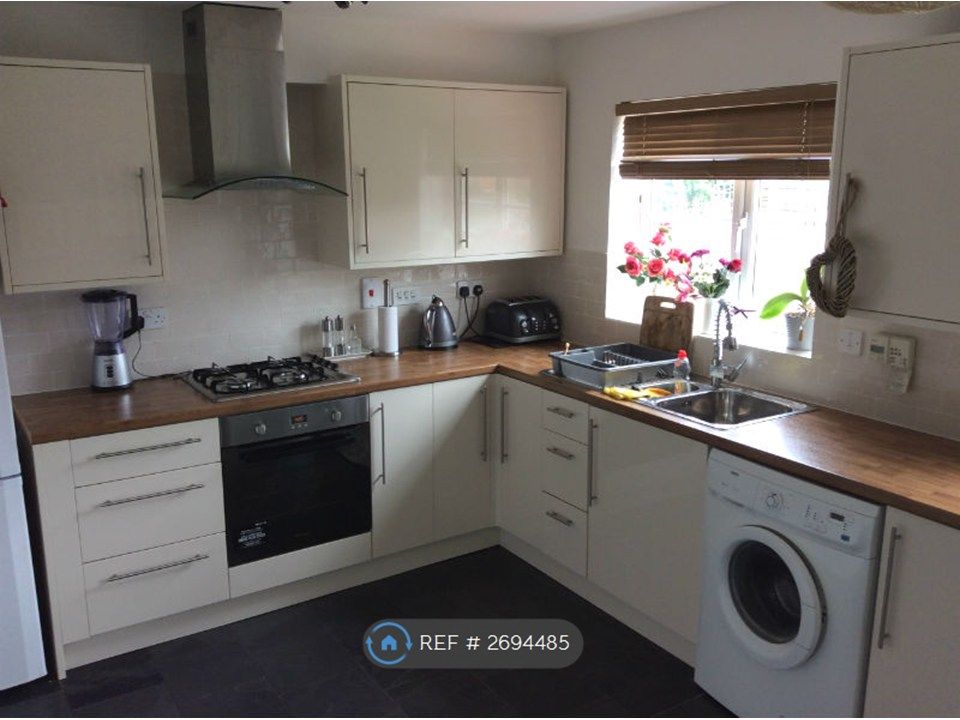 Property photo 2 of 7 Kitchen