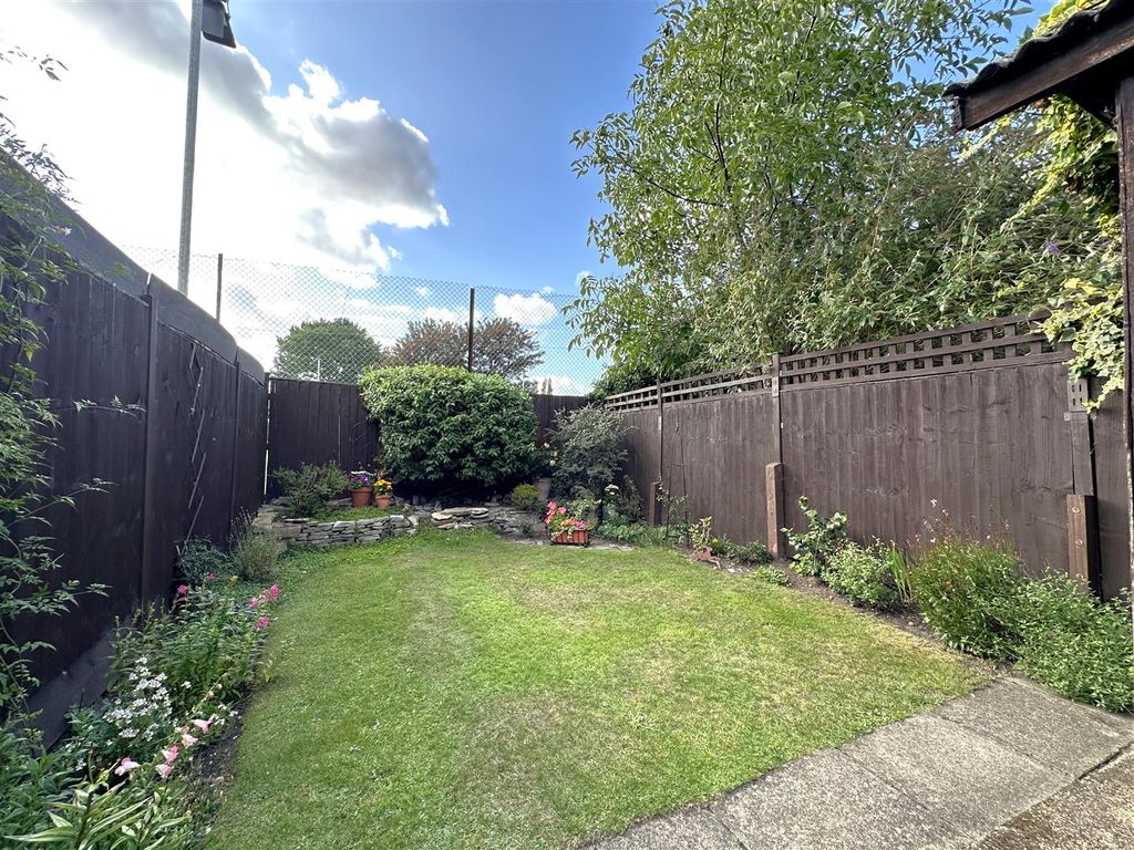 Property photo 3 of 18 Enclosed Rear Garden 187