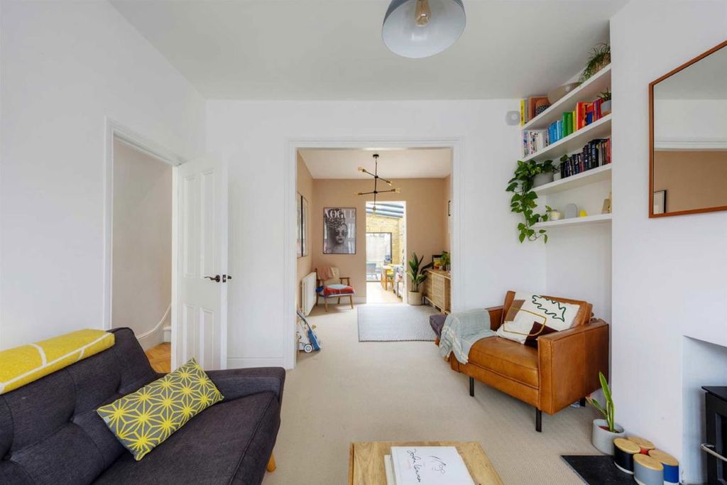 Property photo 3 of 18