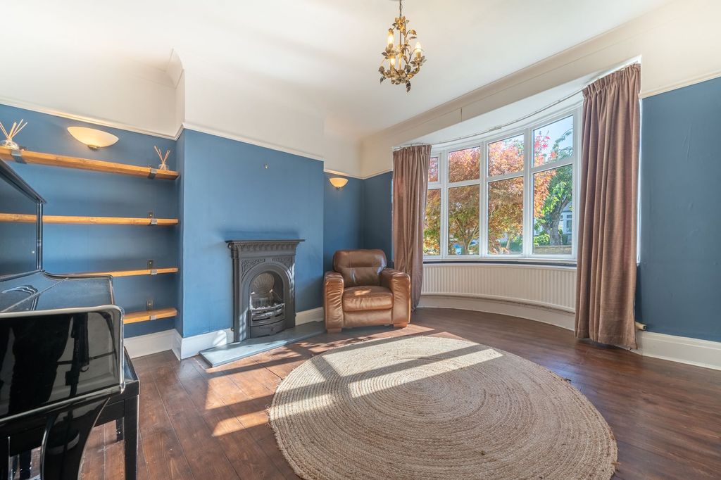 Property photo 2 of 38