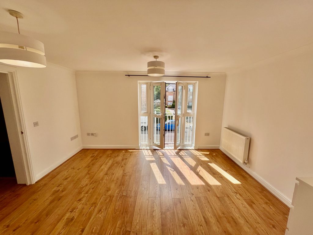 Property photo 3 of 8