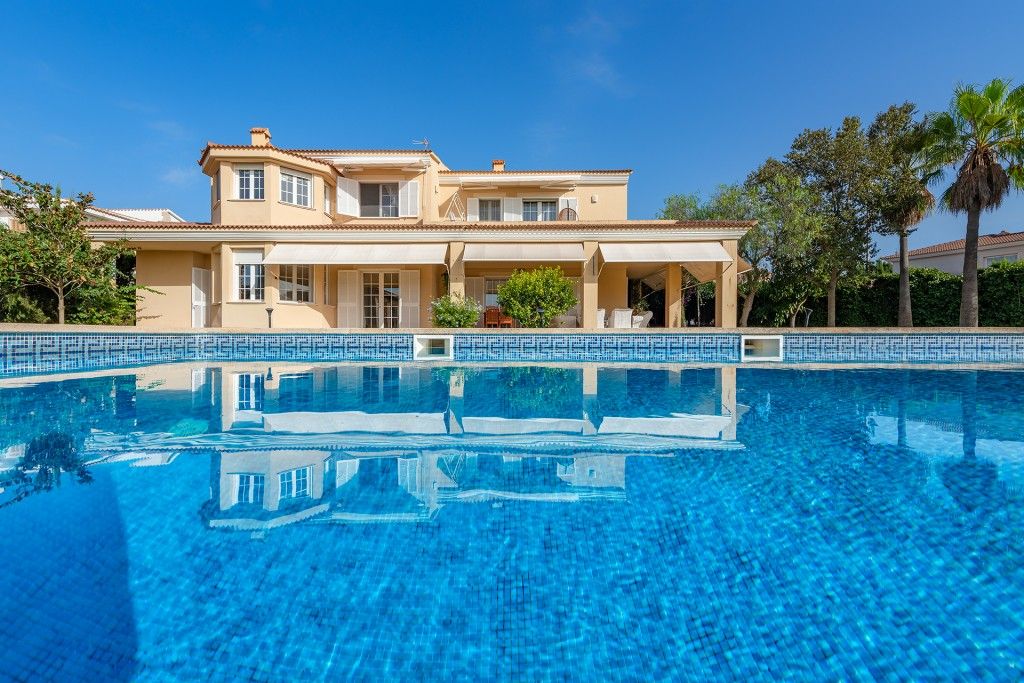 Property photo 1 of 20 Exterior And Pool (1)