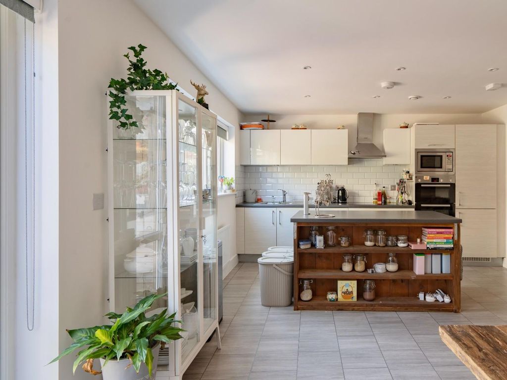 Property photo 3 of 30 Kitchen/Dining