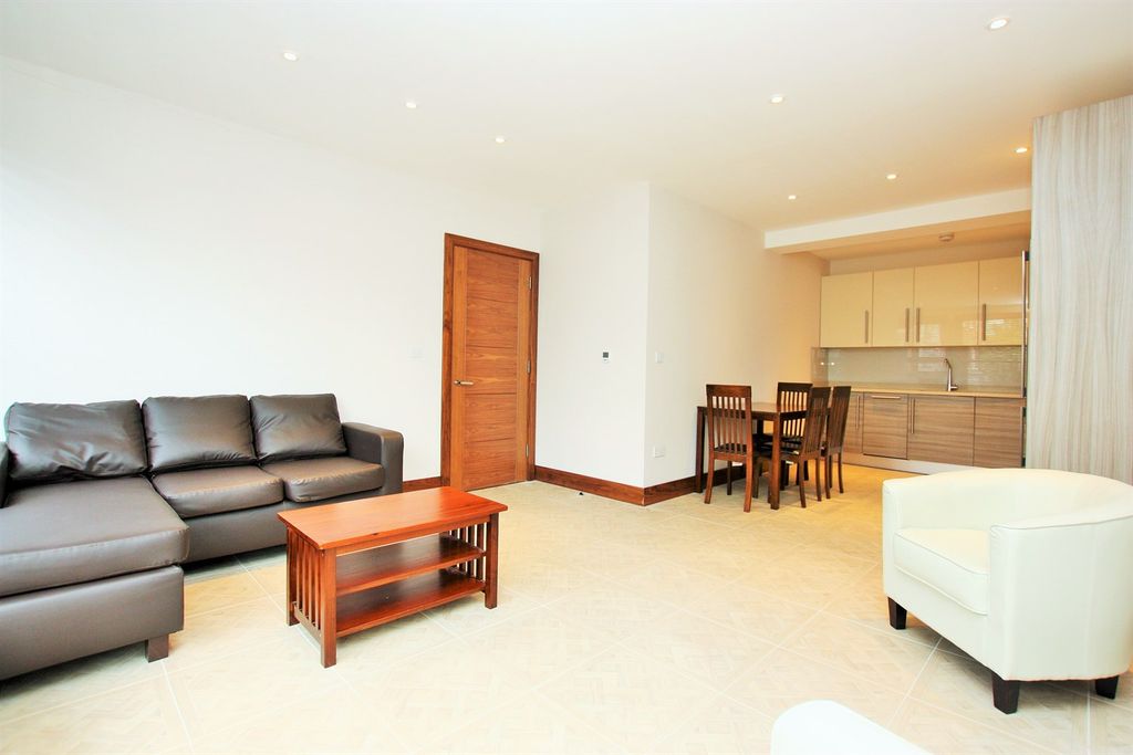 Property photo 1 of 6 (Main)