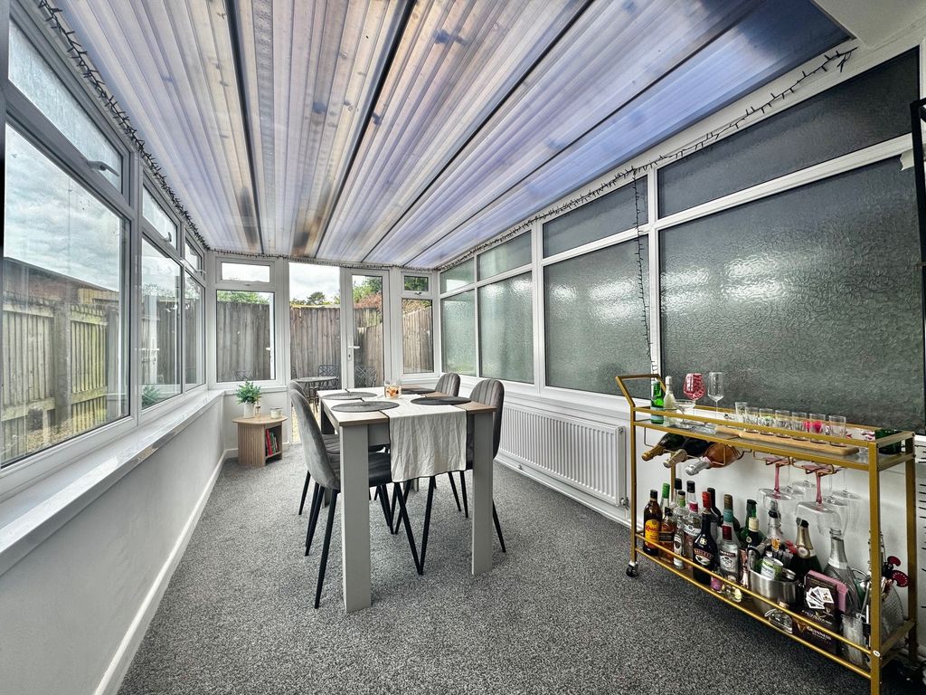 Property photo 3 of 14 Conservatory
