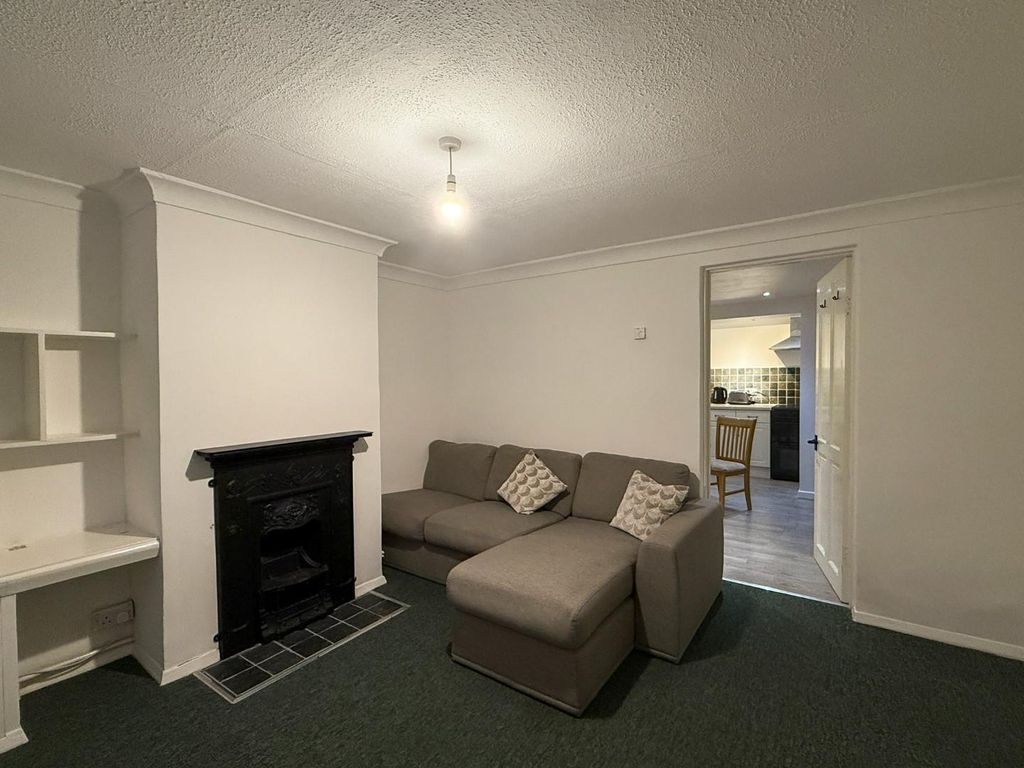 Property photo 2 of 11 Living Room