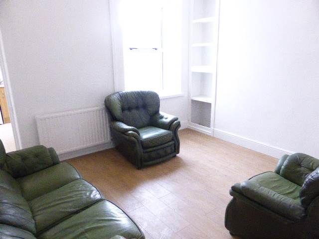 Property photo 3 of 6 Living Room