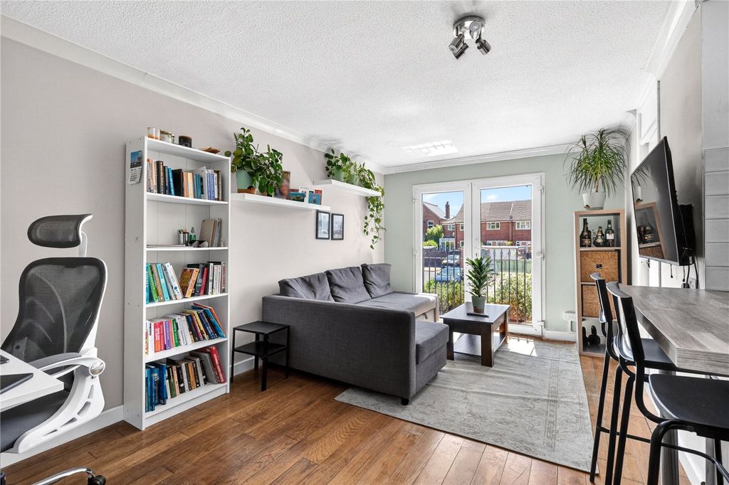 Property photo 2 of 19 Picture No. 16