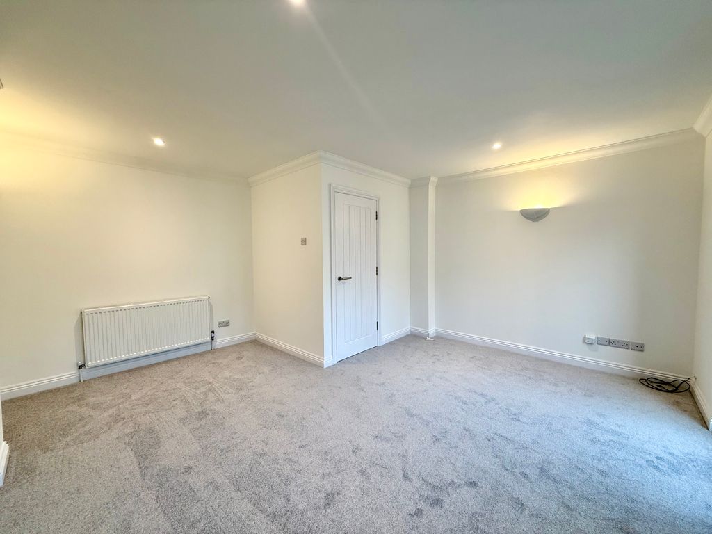 Property photo 2 of 17 Image