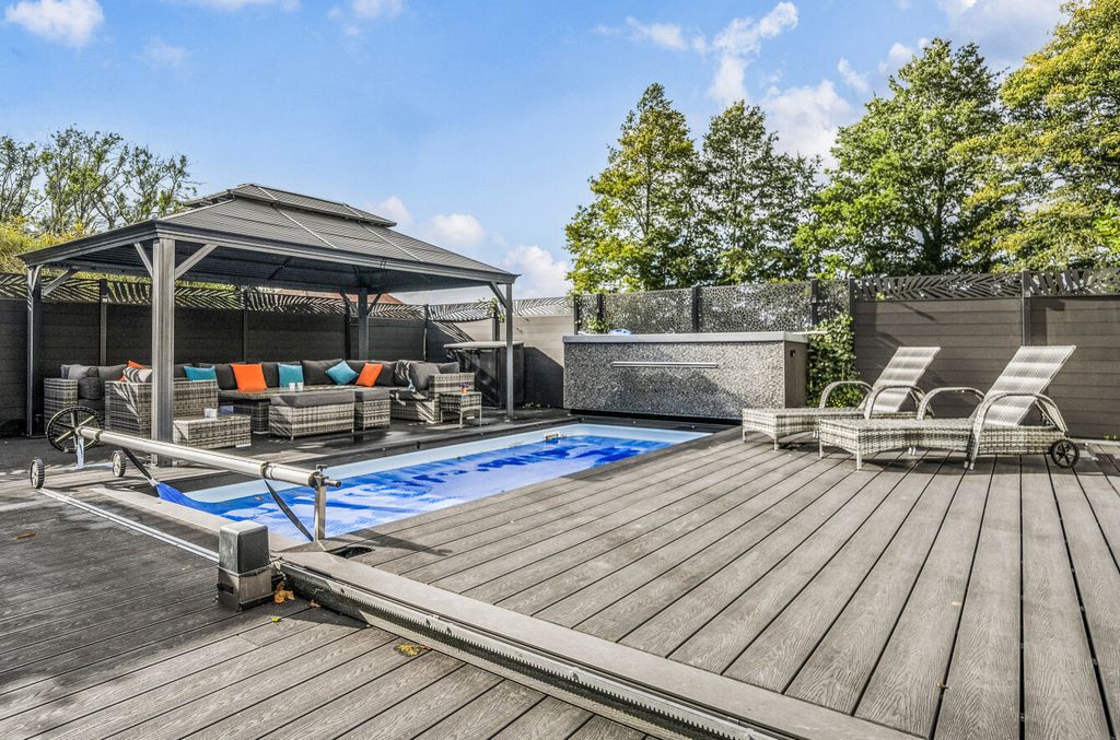 Property photo 3 of 30 1348263-19-68c847...