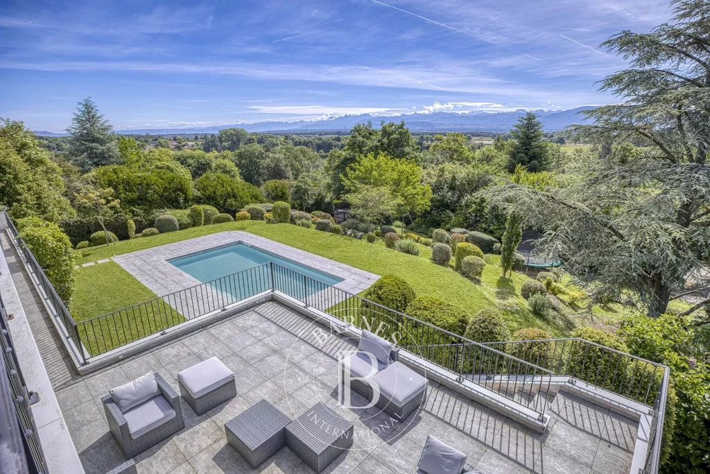 Property photo 1 of 51