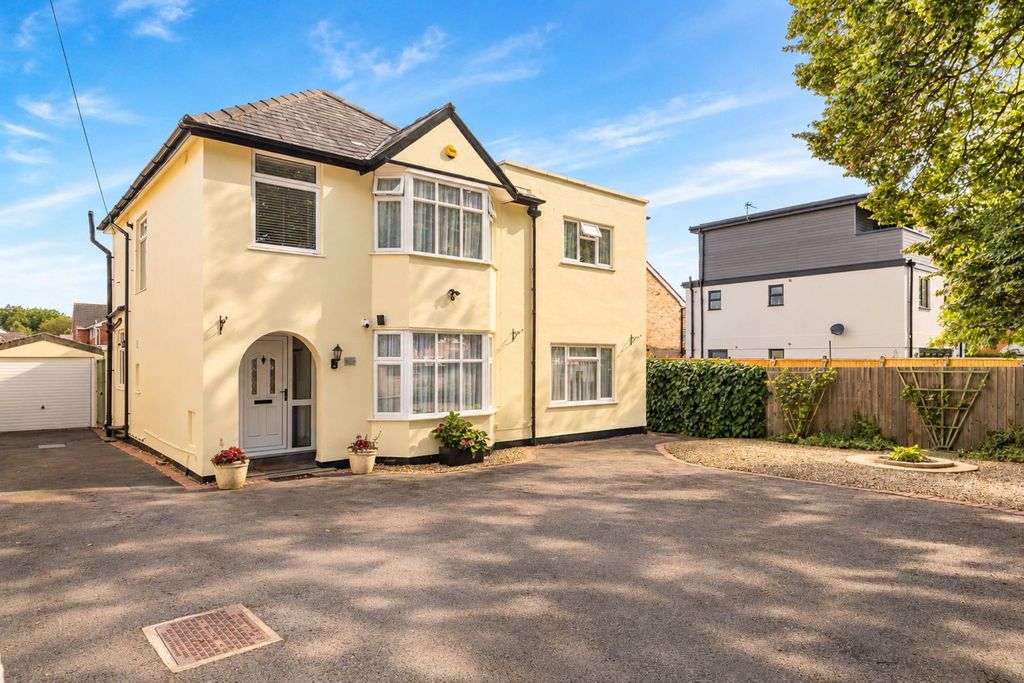 Property photo 1 of 32