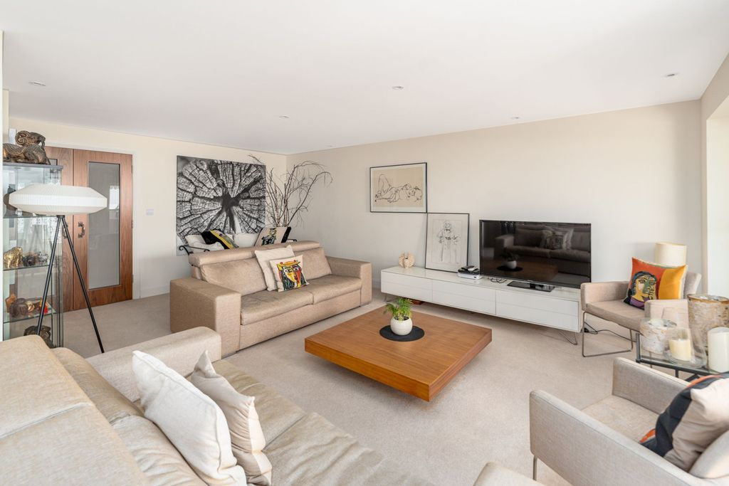 Property photo 2 of 20 Sitting Room