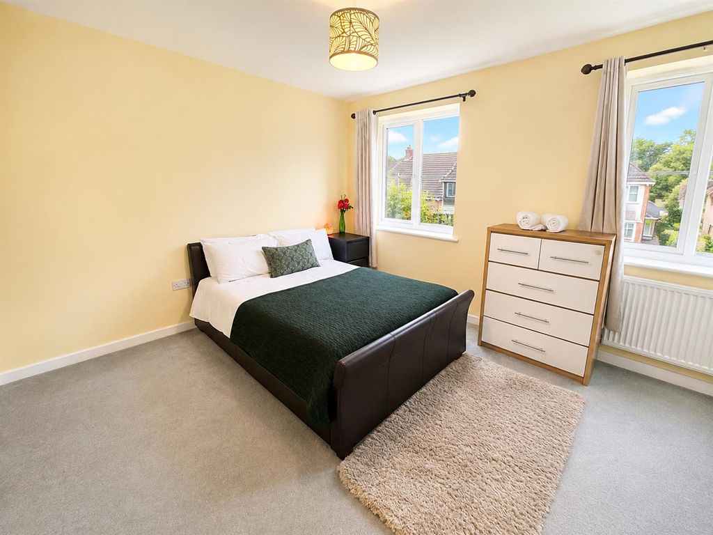 Property photo 3 of 6 Starling Crescent Bedroom 1.Jpg