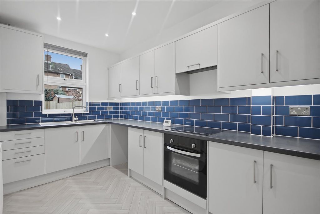 Property photo 3 of 14 Kitchen