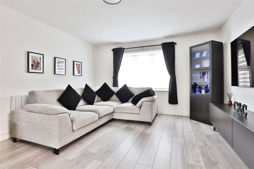 Property photo 2 of 18 Picture No. 14