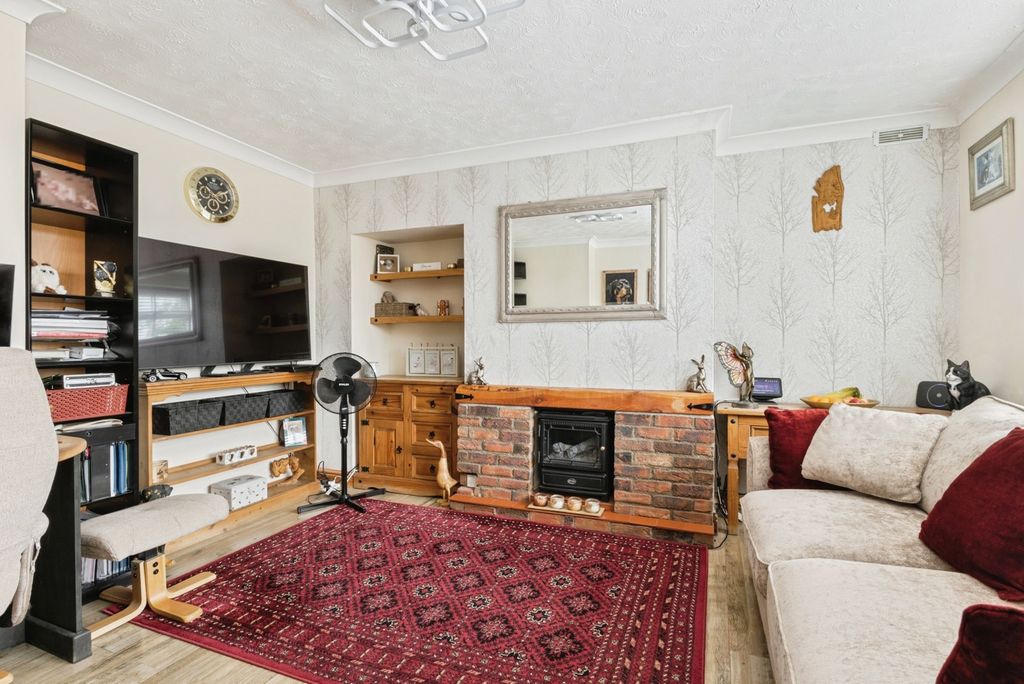 Property photo 3 of 17 Photo