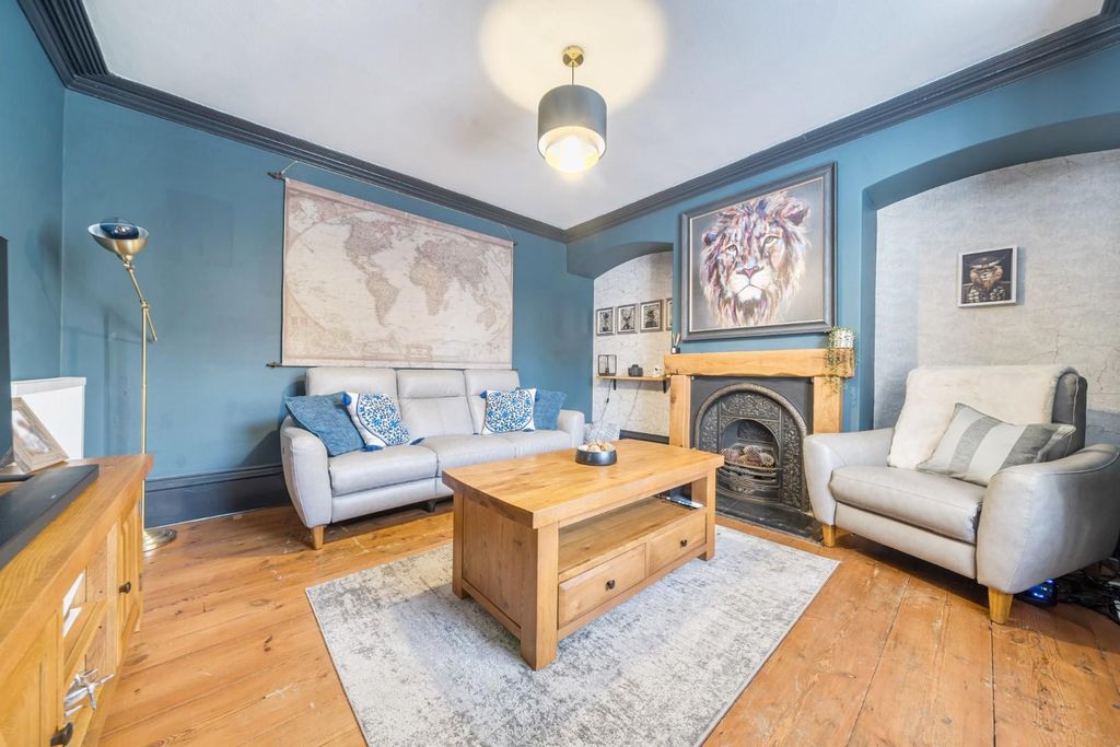 Property photo 2 of 20 Lounge.Jpg