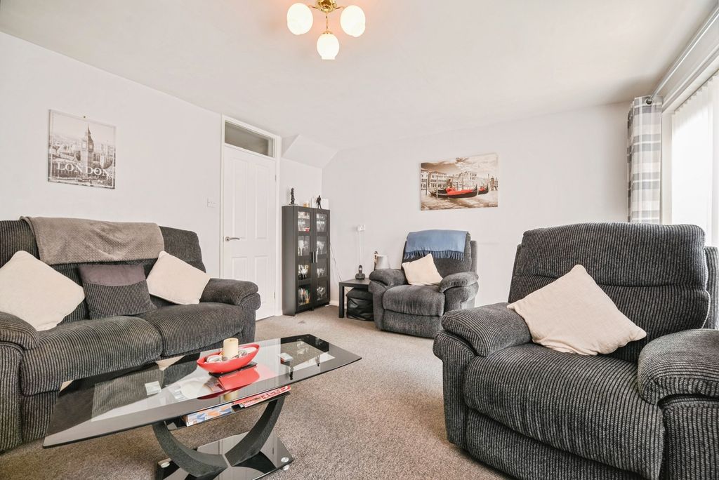 Property photo 3 of 17 Pbox-Img.Jpg