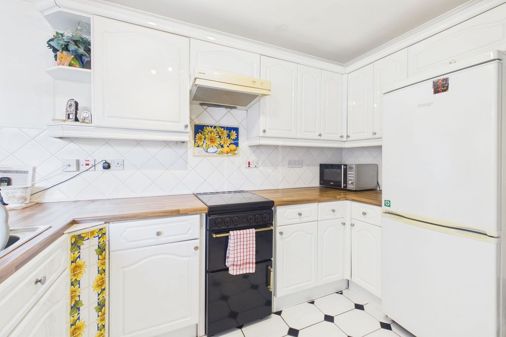 Property photo 2 of 16 Kitchen/Dining Room