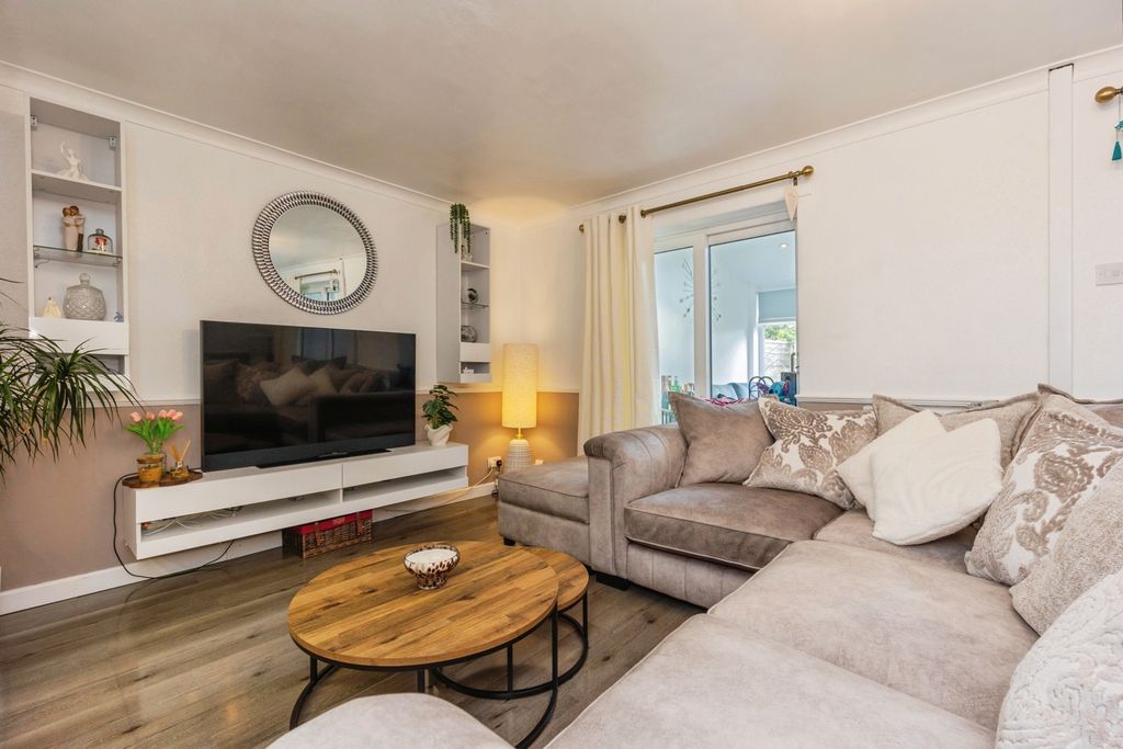 Property photo 3 of 20 Pbox-Img.Jpg