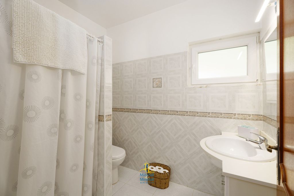 Property photo 3 of 42