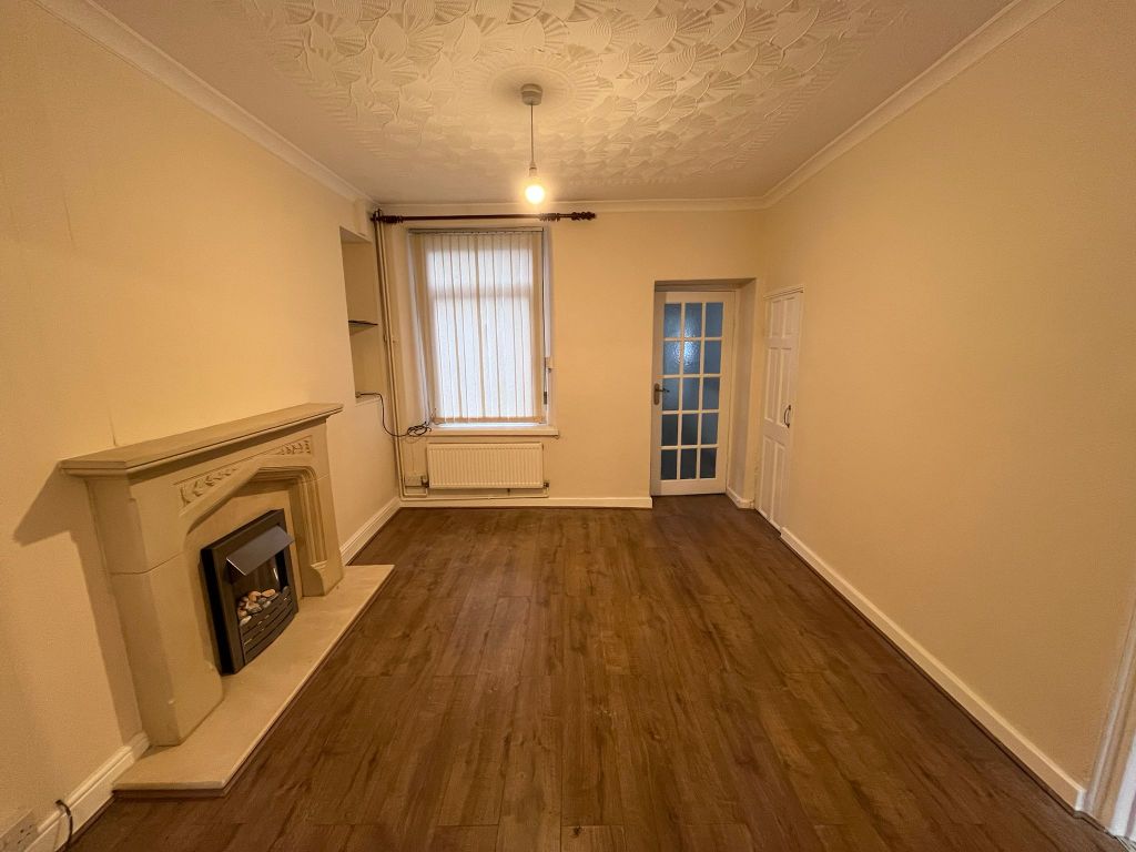 Property photo 3 of 12 Dining Room