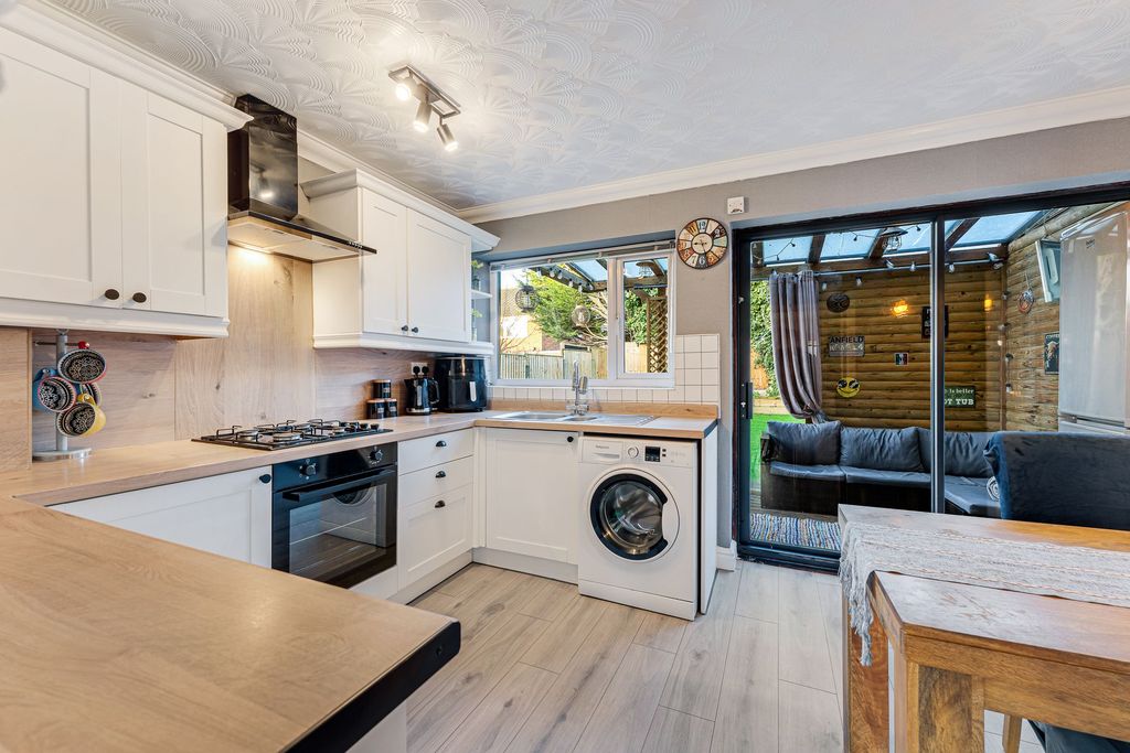 Property photo 3 of 27