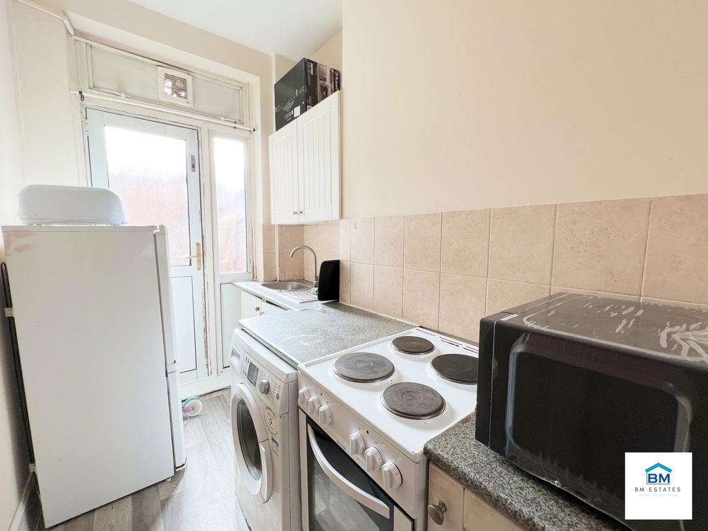 Property photo 3 of 4 Kitchen