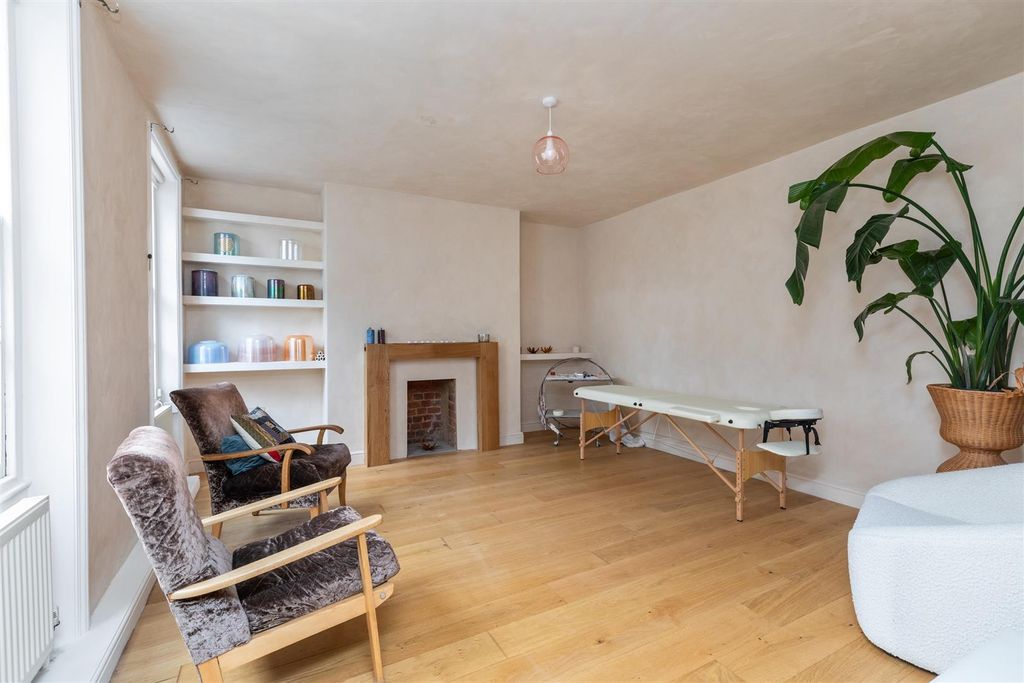 Property photo 1 of 7 Park Crescent Terrace-1.Jpg