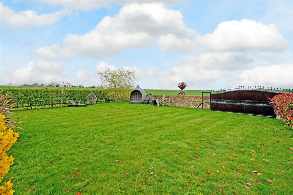 Property photo 3 of 44 Picture No. 99