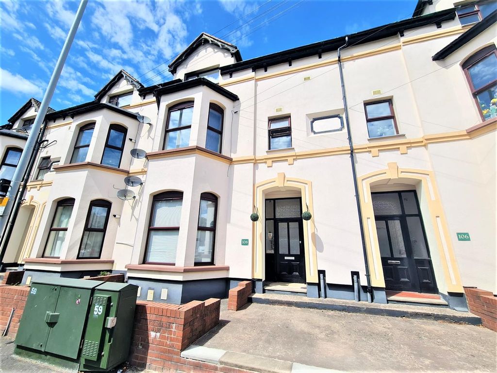 Property photo 1 of 10 Front