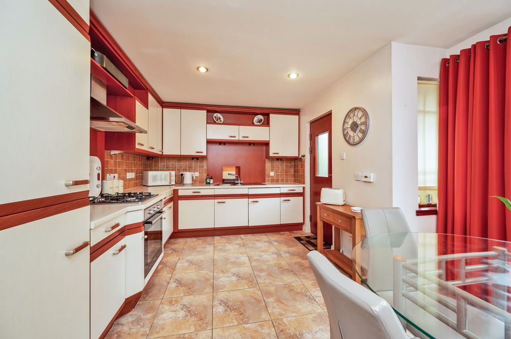 Property photo 2 of 20 Dining Kitchen