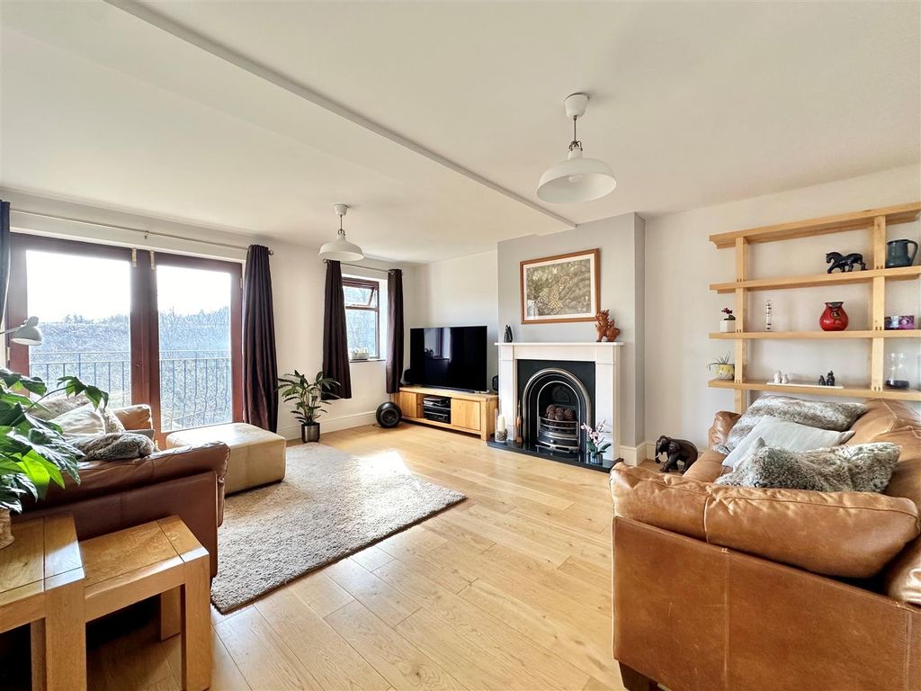 Property photo 3 of 23