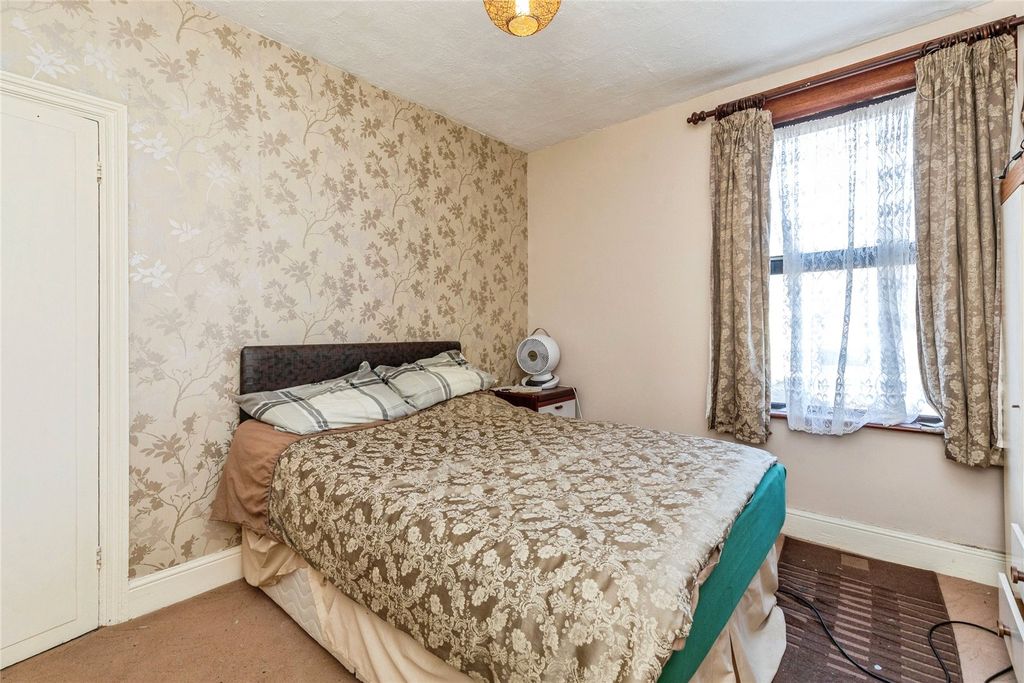 Property photo 2 of 8 Picture No. 17