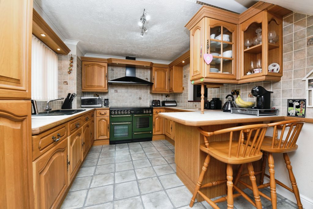 Property photo 3 of 18 Interior