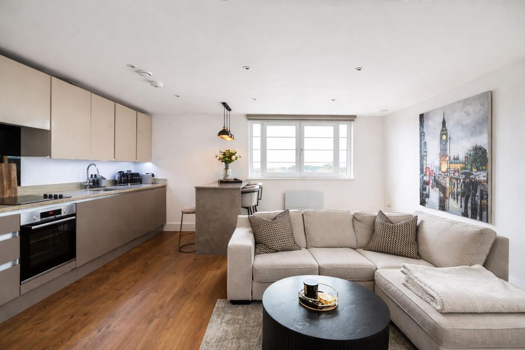 Property photo 3 of 14 Lounge2.Png