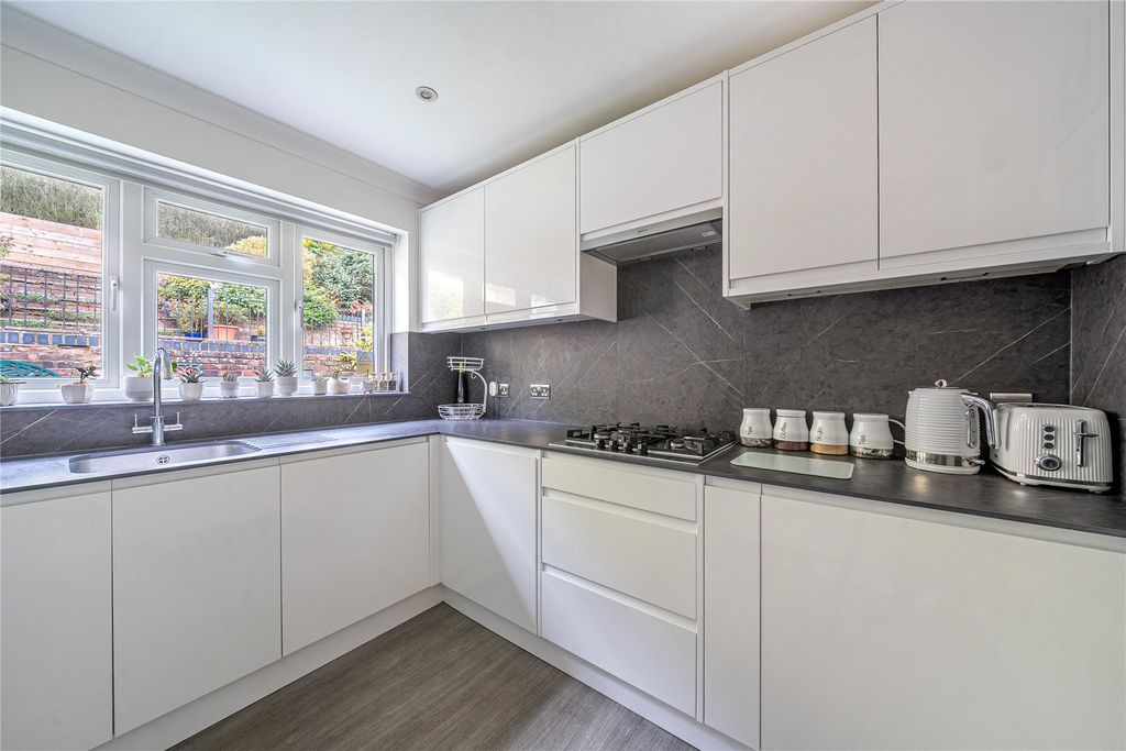 Property photo 3 of 21 Picture No. 13