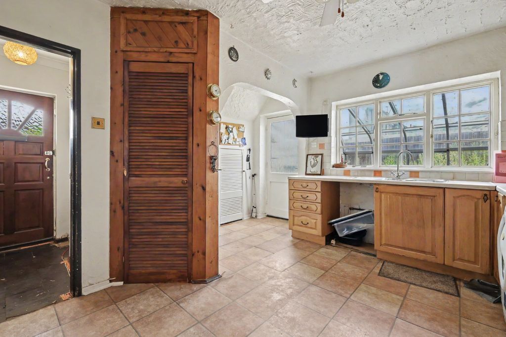Property photo 3 of 20 5239833