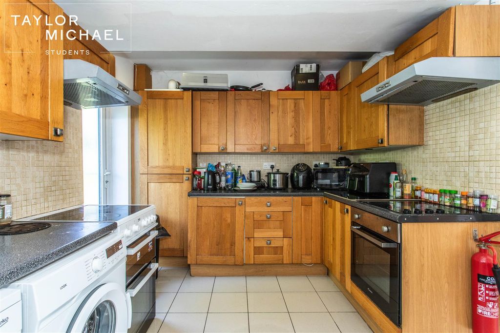 Property photo 3 of 16 Kitchen