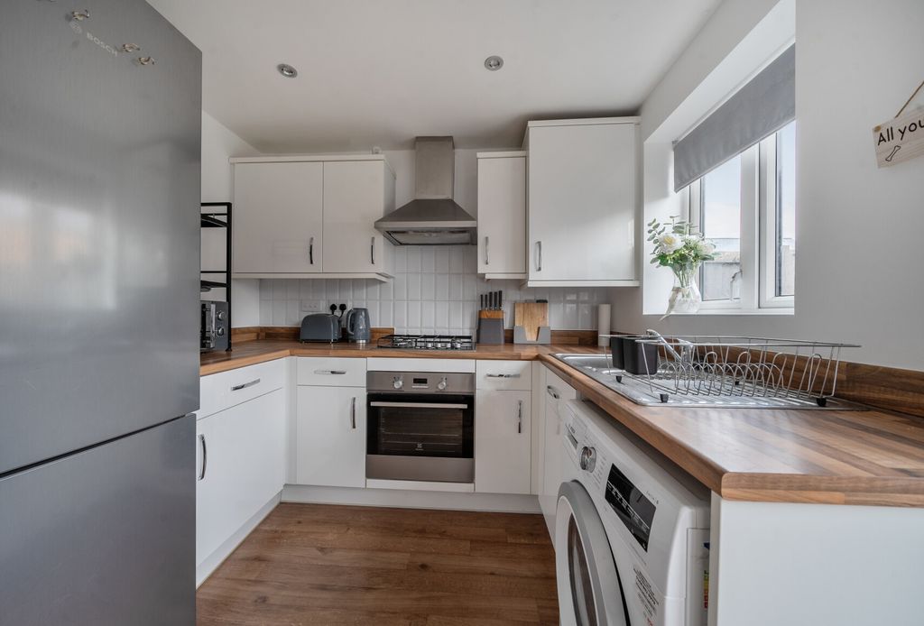 Property photo 2 of 11 1406228-7-6984B82...