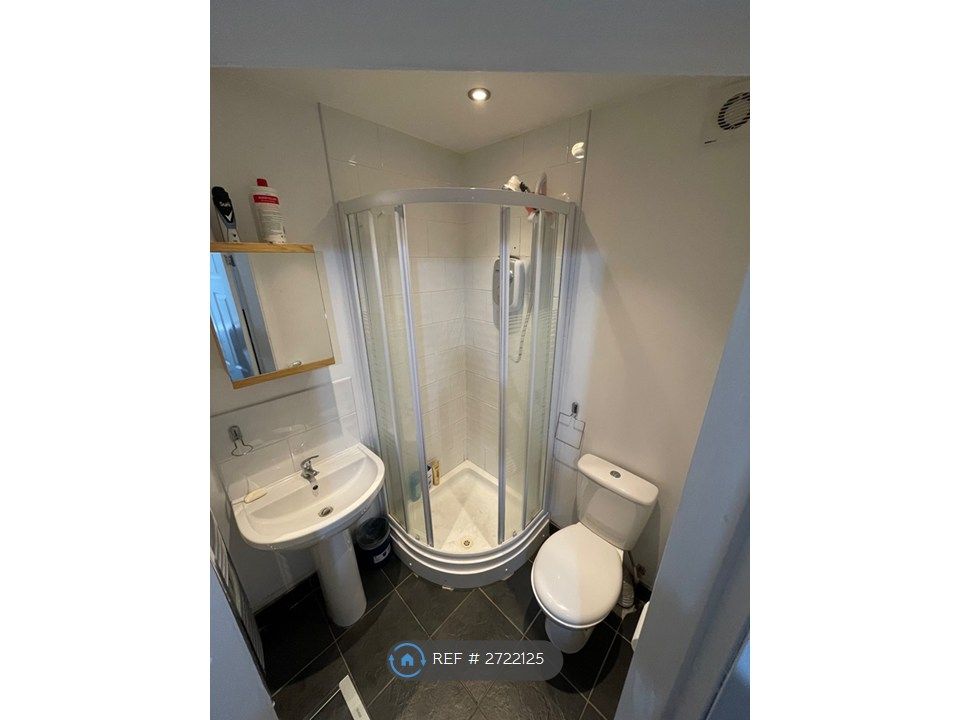 Property photo 3 of 9 En Suite